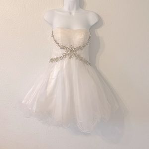 White strapless dress